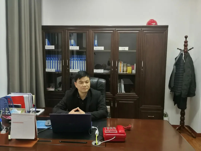 張家界國(guó)輝建材有限公司,張家界塔吊租賃,施工電梯租賃,重型吊車租賃,隨車吊租賃,辦公車輛 張家界國(guó)輝建材有限公司,張家界塔吊租賃,施工電梯租賃,重型吊車租賃,隨車吊租賃,辦公車輛